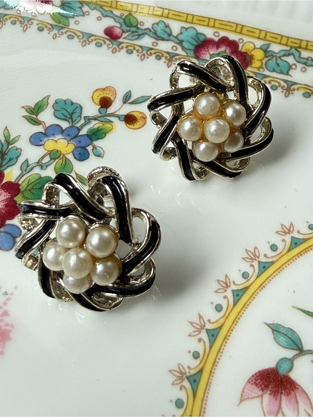 Vintage Black Enamel Faux Pearl Cluster Screwback Earrings Mid Century Silver